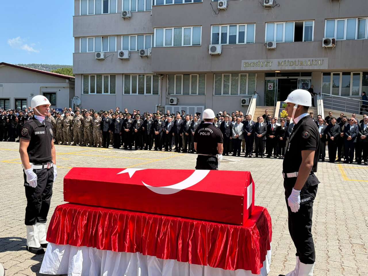 Muğla Şehidini Gözyaşlarıyla Uğurladı: 17 Günlük Bebeği Yetim Kaldı 1